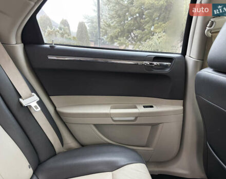 Синий Крайслер 300C, объемом двигателя 3.5 л и пробегом 150 тыс. км за 8700 $, фото 27 на Automoto.ua