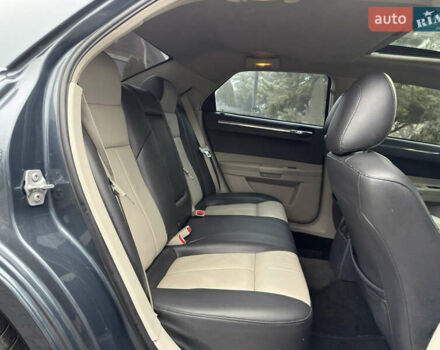 Синий Крайслер 300C, объемом двигателя 3.5 л и пробегом 150 тыс. км за 8700 $, фото 13 на Automoto.ua