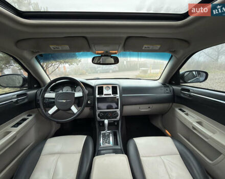 Синий Крайслер 300C, объемом двигателя 3.5 л и пробегом 150 тыс. км за 8700 $, фото 16 на Automoto.ua