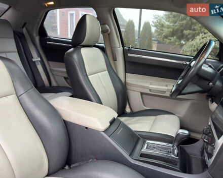 Синий Крайслер 300C, объемом двигателя 3.5 л и пробегом 150 тыс. км за 8700 $, фото 12 на Automoto.ua