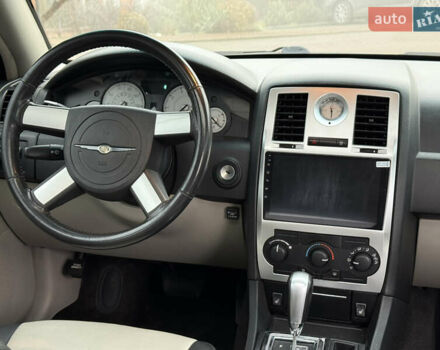 Синий Крайслер 300C, объемом двигателя 3.5 л и пробегом 150 тыс. км за 8700 $, фото 17 на Automoto.ua