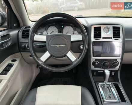 Синий Крайслер 300C, объемом двигателя 3.5 л и пробегом 150 тыс. км за 8700 $, фото 21 на Automoto.ua