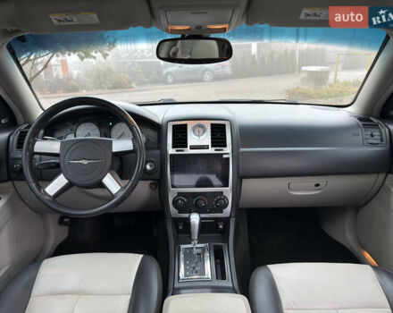 Синий Крайслер 300C, объемом двигателя 3.5 л и пробегом 150 тыс. км за 8700 $, фото 15 на Automoto.ua