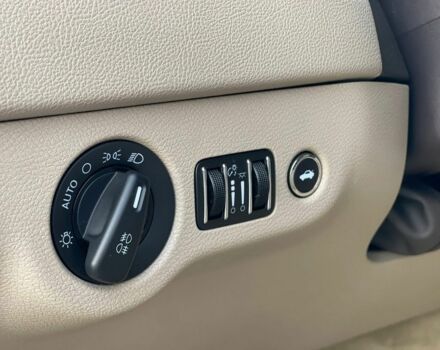 Синій Крайслер 300C, об'ємом двигуна 3 л та пробігом 159 тис. км за 6800 $, фото 13 на Automoto.ua