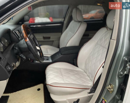 Зеленый Крайслер 300C, объемом двигателя 3.52 л и пробегом 225 тыс. км за 8500 $, фото 13 на Automoto.ua
