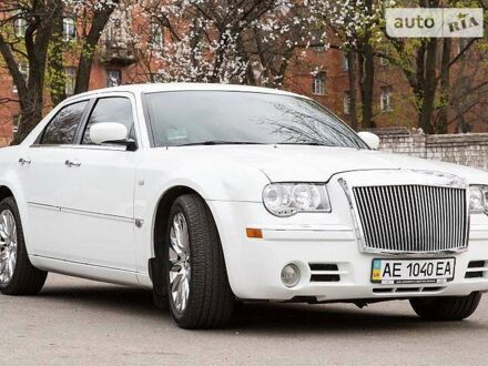 Крайслер 300 М 2005 в Днепре (Днепропетровске) на Automoto.ua Белый Крайслер 300 М, объемом двигателя 2.74 л и пробегом 181 тыс. км за 8300 $, фото 1 на Automoto.ua