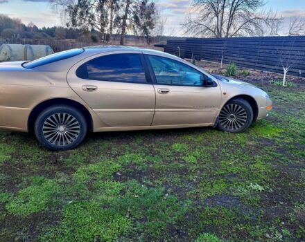 Бежевый Крайслер 300М, объемом двигателя 2.7 л и пробегом 312 тыс. км за 1350 $, фото 1 на Automoto.ua