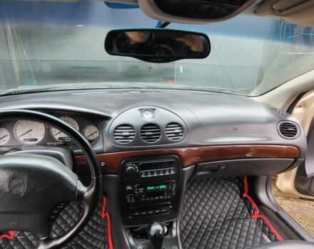 Бежевый Крайслер 300М, объемом двигателя 2.7 л и пробегом 312 тыс. км за 1350 $, фото 7 на Automoto.ua