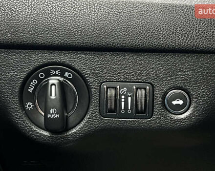 Белый Крайслер 300 S, объемом двигателя 3.6 л и пробегом 166 тыс. км за 13500 $, фото 17 на Automoto.ua