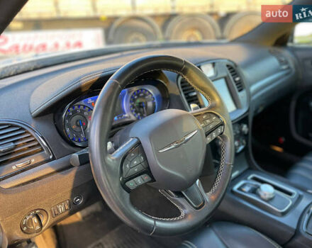 Белый Крайслер 300 S, объемом двигателя 3.6 л и пробегом 165 тыс. км за 13450 $, фото 12 на Automoto.ua
