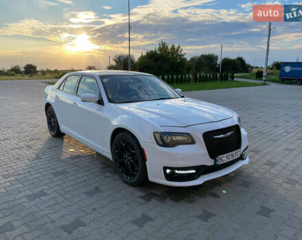 Белый Крайслер 300 S, объемом двигателя 3.6 л и пробегом 165 тыс. км за 13450 $, фото 3 на Automoto.ua