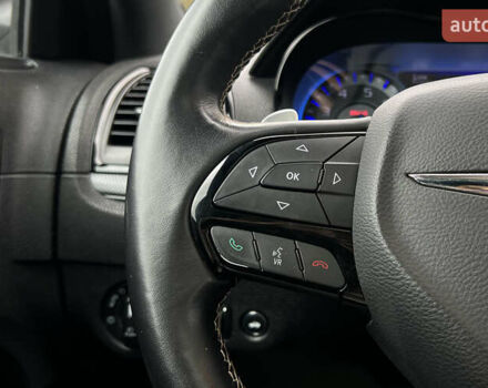 Белый Крайслер 300 S, объемом двигателя 3.6 л и пробегом 166 тыс. км за 13500 $, фото 10 на Automoto.ua