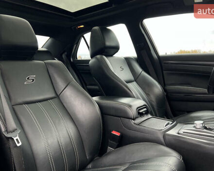 Белый Крайслер 300 S, объемом двигателя 3.6 л и пробегом 166 тыс. км за 13500 $, фото 20 на Automoto.ua