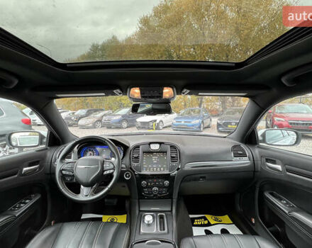 Белый Крайслер 300 S, объемом двигателя 3.6 л и пробегом 166 тыс. км за 13500 $, фото 6 на Automoto.ua