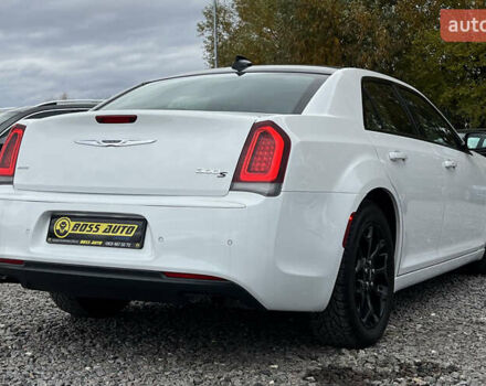 Белый Крайслер 300 S, объемом двигателя 3.6 л и пробегом 166 тыс. км за 13500 $, фото 5 на Automoto.ua