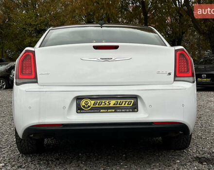 Белый Крайслер 300 S, объемом двигателя 3.6 л и пробегом 166 тыс. км за 13500 $, фото 4 на Automoto.ua