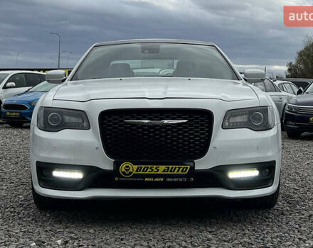 Белый Крайслер 300 S, объемом двигателя 3.6 л и пробегом 166 тыс. км за 13500 $, фото 1 на Automoto.ua