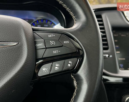 Белый Крайслер 300 S, объемом двигателя 3.6 л и пробегом 166 тыс. км за 13500 $, фото 11 на Automoto.ua