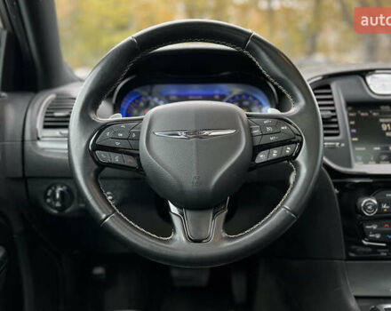 Белый Крайслер 300 S, объемом двигателя 3.6 л и пробегом 166 тыс. км за 13500 $, фото 9 на Automoto.ua