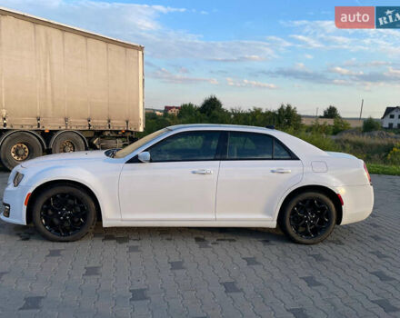 Белый Крайслер 300 S, объемом двигателя 3.6 л и пробегом 165 тыс. км за 13450 $, фото 9 на Automoto.ua