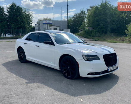 Білий Крайслер 300 S, об'ємом двигуна 3.6 л та пробігом 65 тис. км за 20000 $, фото 10 на Automoto.ua