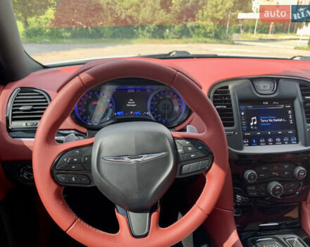 Білий Крайслер 300 S, об'ємом двигуна 3.6 л та пробігом 65 тис. км за 20000 $, фото 61 на Automoto.ua