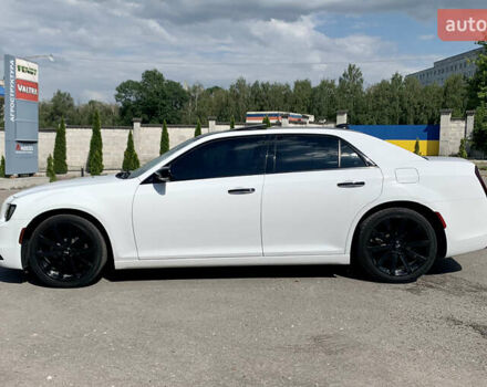 Білий Крайслер 300 S, об'ємом двигуна 3.6 л та пробігом 65 тис. км за 20000 $, фото 4 на Automoto.ua