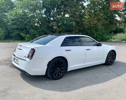 Білий Крайслер 300 S, об'ємом двигуна 3.6 л та пробігом 65 тис. км за 20000 $, фото 8 на Automoto.ua