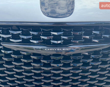 Білий Крайслер 300 S, об'ємом двигуна 3.6 л та пробігом 65 тис. км за 20000 $, фото 25 на Automoto.ua