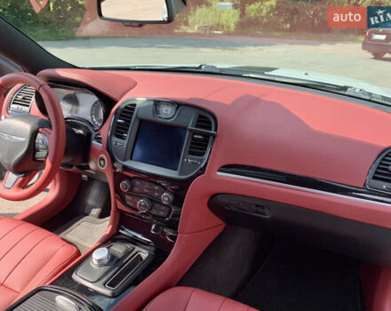 Білий Крайслер 300 S, об'ємом двигуна 3.6 л та пробігом 65 тис. км за 20000 $, фото 43 на Automoto.ua