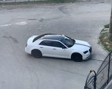 Білий Крайслер 300 S, об'ємом двигуна 3.6 л та пробігом 65 тис. км за 20000 $, фото 75 на Automoto.ua