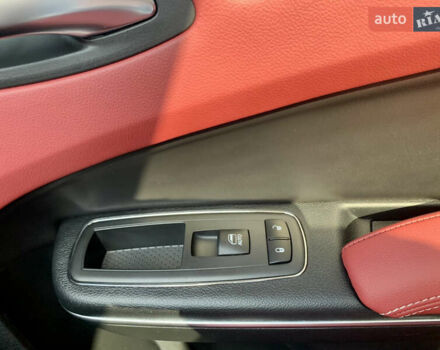 Білий Крайслер 300 S, об'ємом двигуна 3.6 л та пробігом 65 тис. км за 20000 $, фото 60 на Automoto.ua