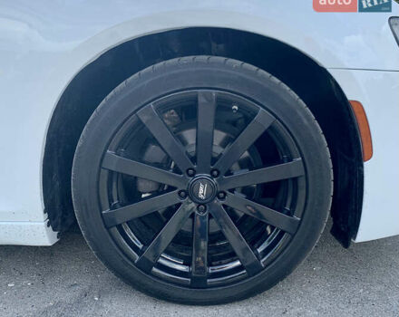 Білий Крайслер 300 S, об'ємом двигуна 3.6 л та пробігом 65 тис. км за 20000 $, фото 18 на Automoto.ua