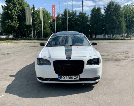 Білий Крайслер 300 S, об'ємом двигуна 3.6 л та пробігом 65 тис. км за 20000 $, фото 3 на Automoto.ua