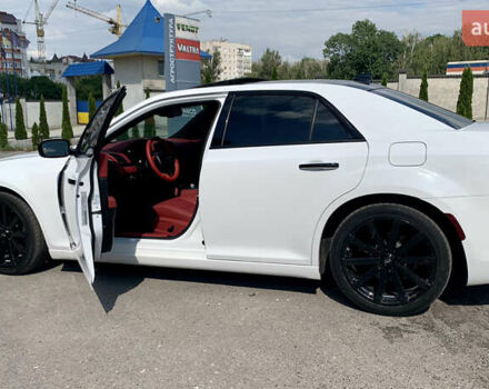 Білий Крайслер 300 S, об'ємом двигуна 3.6 л та пробігом 65 тис. км за 20000 $, фото 51 на Automoto.ua