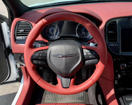 Білий Крайслер 300 S, об'ємом двигуна 3.6 л та пробігом 65 тис. км за 20000 $, фото 46 на Automoto.ua