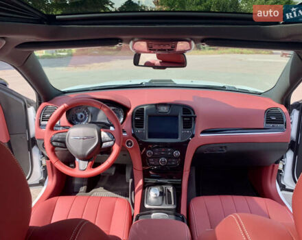 Білий Крайслер 300 S, об'ємом двигуна 3.6 л та пробігом 65 тис. км за 20000 $, фото 45 на Automoto.ua