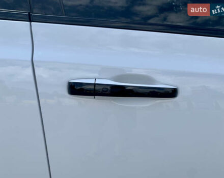 Білий Крайслер 300 S, об'ємом двигуна 3.6 л та пробігом 65 тис. км за 20000 $, фото 20 на Automoto.ua