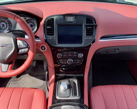 Білий Крайслер 300 S, об'ємом двигуна 3.6 л та пробігом 65 тис. км за 20000 $, фото 47 на Automoto.ua