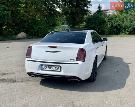 Білий Крайслер 300 S, об'ємом двигуна 3.6 л та пробігом 65 тис. км за 20000 $, фото 7 на Automoto.ua