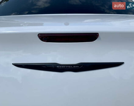 Білий Крайслер 300 S, об'ємом двигуна 3.6 л та пробігом 65 тис. км за 20000 $, фото 22 на Automoto.ua