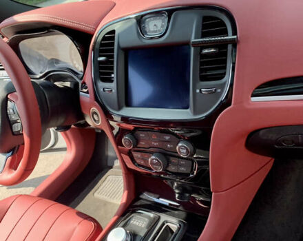 Білий Крайслер 300 S, об'ємом двигуна 3.6 л та пробігом 65 тис. км за 20000 $, фото 42 на Automoto.ua