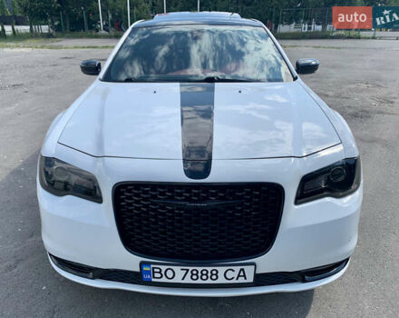 Білий Крайслер 300 S, об'ємом двигуна 3.6 л та пробігом 65 тис. км за 20000 $, фото 11 на Automoto.ua