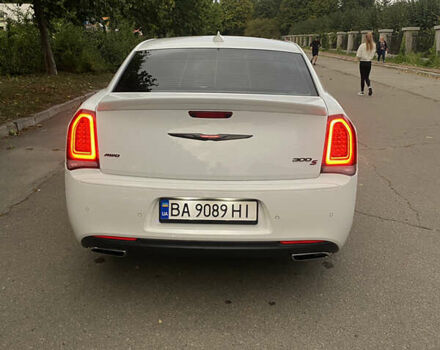 Белый Крайслер 300 S, объемом двигателя 3.6 л и пробегом 38 тыс. км за 24999 $, фото 4 на Automoto.ua