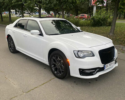 Белый Крайслер 300 S, объемом двигателя 3.6 л и пробегом 38 тыс. км за 24999 $, фото 1 на Automoto.ua