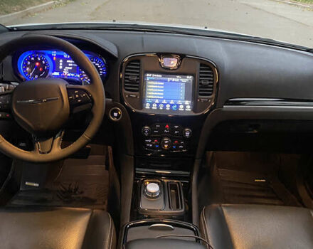 Белый Крайслер 300 S, объемом двигателя 3.6 л и пробегом 38 тыс. км за 24999 $, фото 15 на Automoto.ua