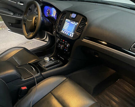 Белый Крайслер 300 S, объемом двигателя 3.6 л и пробегом 38 тыс. км за 24999 $, фото 21 на Automoto.ua