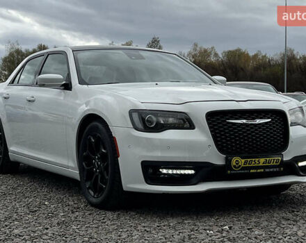 Белый Крайслер 300 S, объемом двигателя 3.6 л и пробегом 166 тыс. км за 13500 $, фото 1 на Automoto.ua