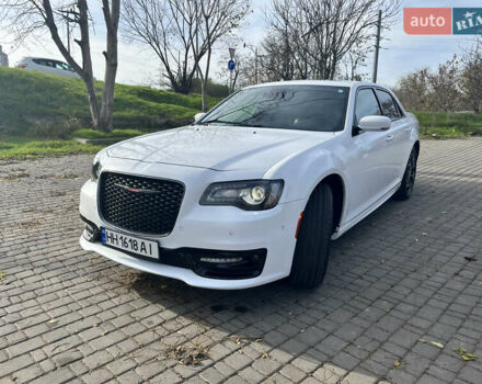 Белый Крайслер 300 S, объемом двигателя 3.6 л и пробегом 40 тыс. км за 24999 $, фото 1 на Automoto.ua