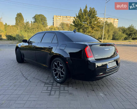 Черный Крайслер 300 S, объемом двигателя 3.6 л и пробегом 175 тыс. км за 14599 $, фото 7 на Automoto.ua